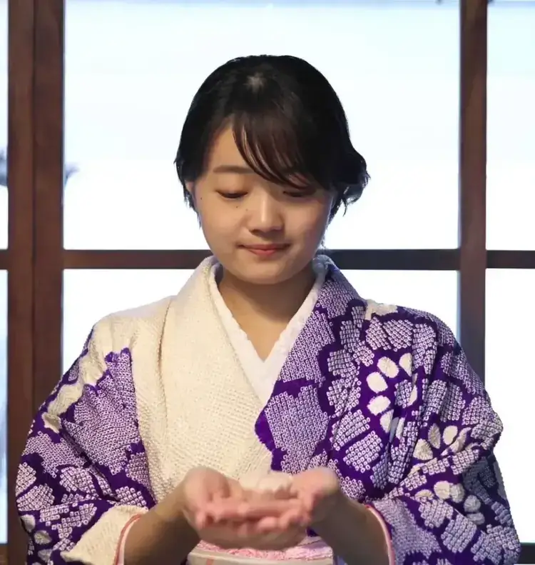 着物姿の和菓子作家・一方隅冴氏