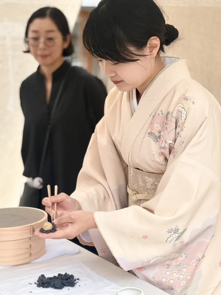 261022utsuwa ipposumi jitsuen 箸で和菓子を仕上げる和菓子作家 一方隅冴さん